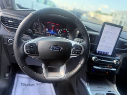 Used 2023 Ford Explorer Limited w/ Limited Technology Package AWD/4WD image 9