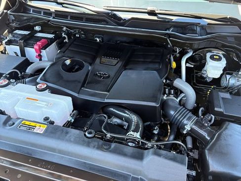Certified 2025 Toyota Tundra Limited AWD/4WD image 9