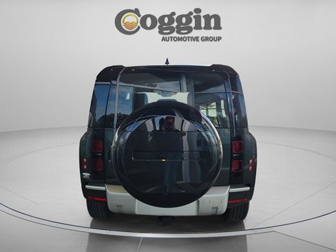 Used 2025 Land Rover Defender 90 S image 4