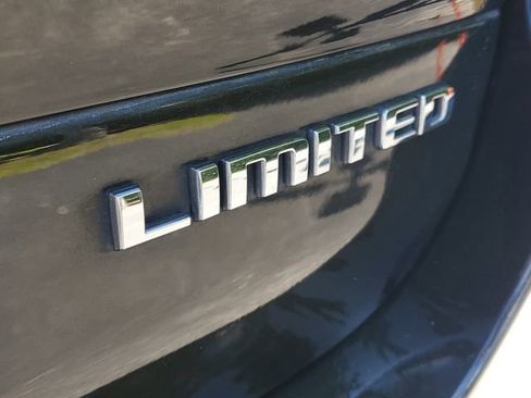 Used 2022 Jeep Grand Cherokee L Limited RWD image 6