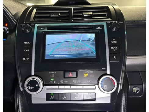 Used 2014 Toyota Camry SE FWD image 29