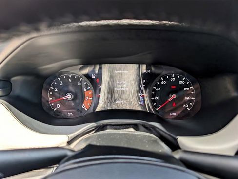 Used 2025 Jeep Compass Limited image 21