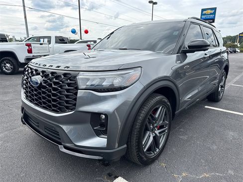 Used 2025 Ford Explorer ST-Line w/ Premium Package image 2