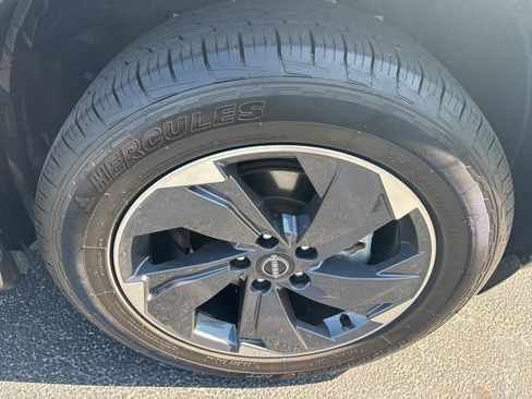 Used 2024 Nissan Rogue SV FWD image 14