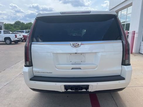 Used 2015 Cadillac Escalade Luxury AWD/4WD image 6