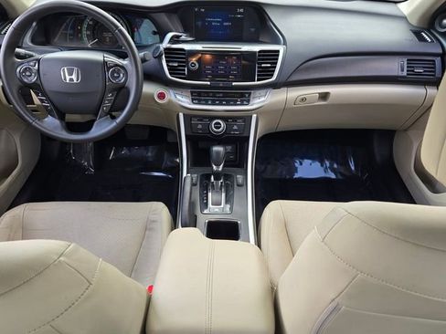 Used 2015 Honda Accord Touring image 12