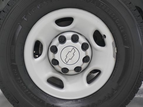 Used 2018 Chevrolet Express 2500 w/ Driver Convenience Package image 18