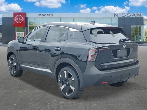 New 2026 Nissan Kicks SR FWD image 2