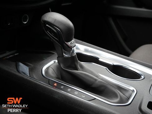 Used 2023 Chevrolet Traverse LT image 23