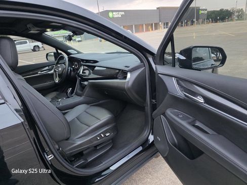 Used 2024 Cadillac XT6 Sport w/ Technology Package AWD/4WD image 19