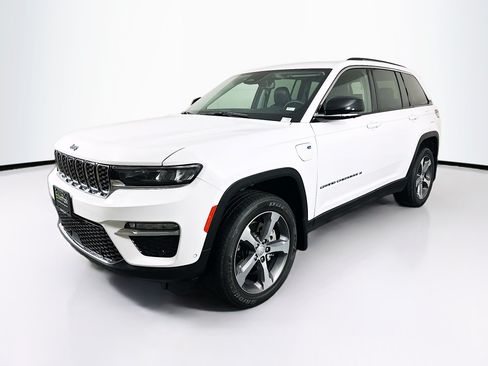 Used 2022 Jeep Grand Cherokee Limited 4xe w/ Luxury Tech Group II AWD/4WD image 3