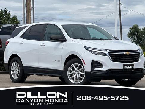 Used 2022 Chevrolet Equinox LS w/ LS Convenience Package AWD/4WD image 2