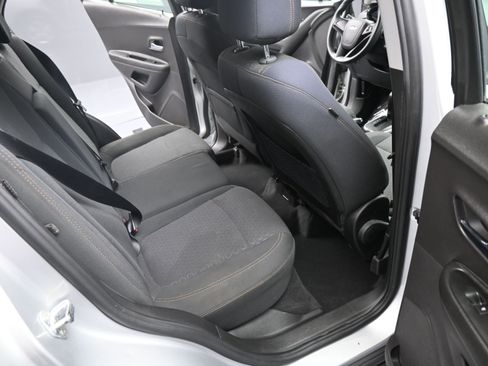 Used 2019 Chevrolet Trax LS image 17