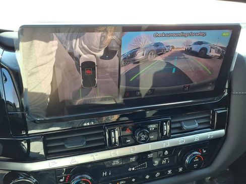 New 2026 Nissan Pathfinder SL image 10