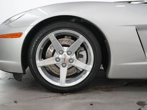 Used 2005 Chevrolet Corvette Coupe w/ Preferred Equipment Group RWD image 23