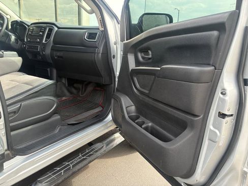 Used 2017 Nissan Titan S image 24