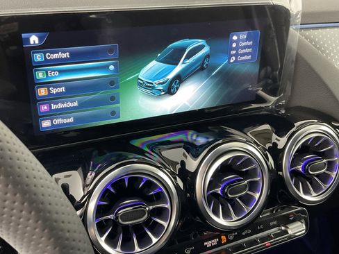 Used 2025 Mercedes-Benz GLA 250 4MATIC image 23