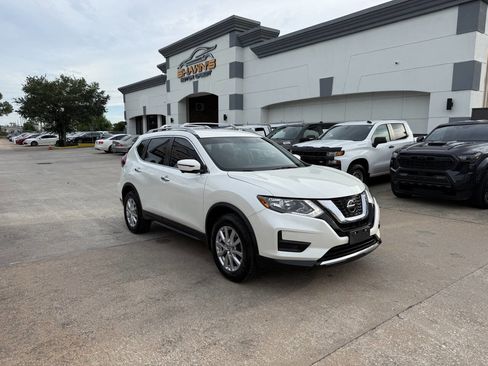Used 2018 Nissan Rogue SV w/ Premium Package AWD/4WD image 2
