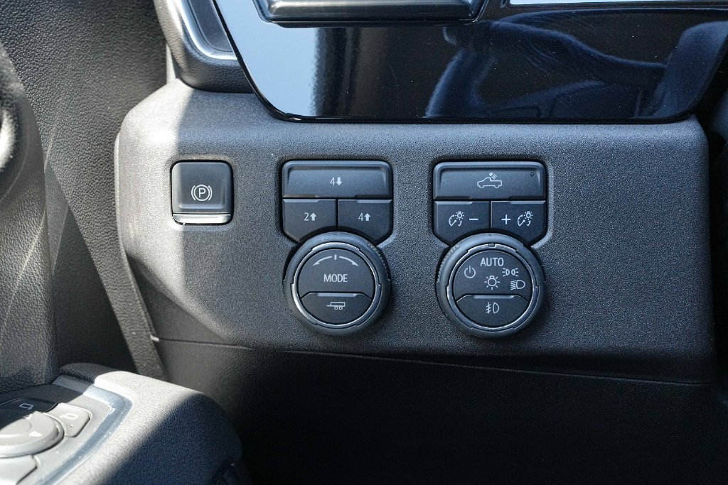 Used 2025 Chevrolet Silverado 2500 LT AWD/4WD image 37