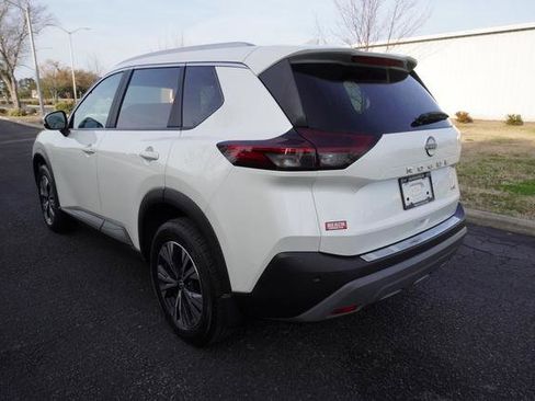 Used 2023 Nissan Rogue SV w/ SV Premium B Package image 5