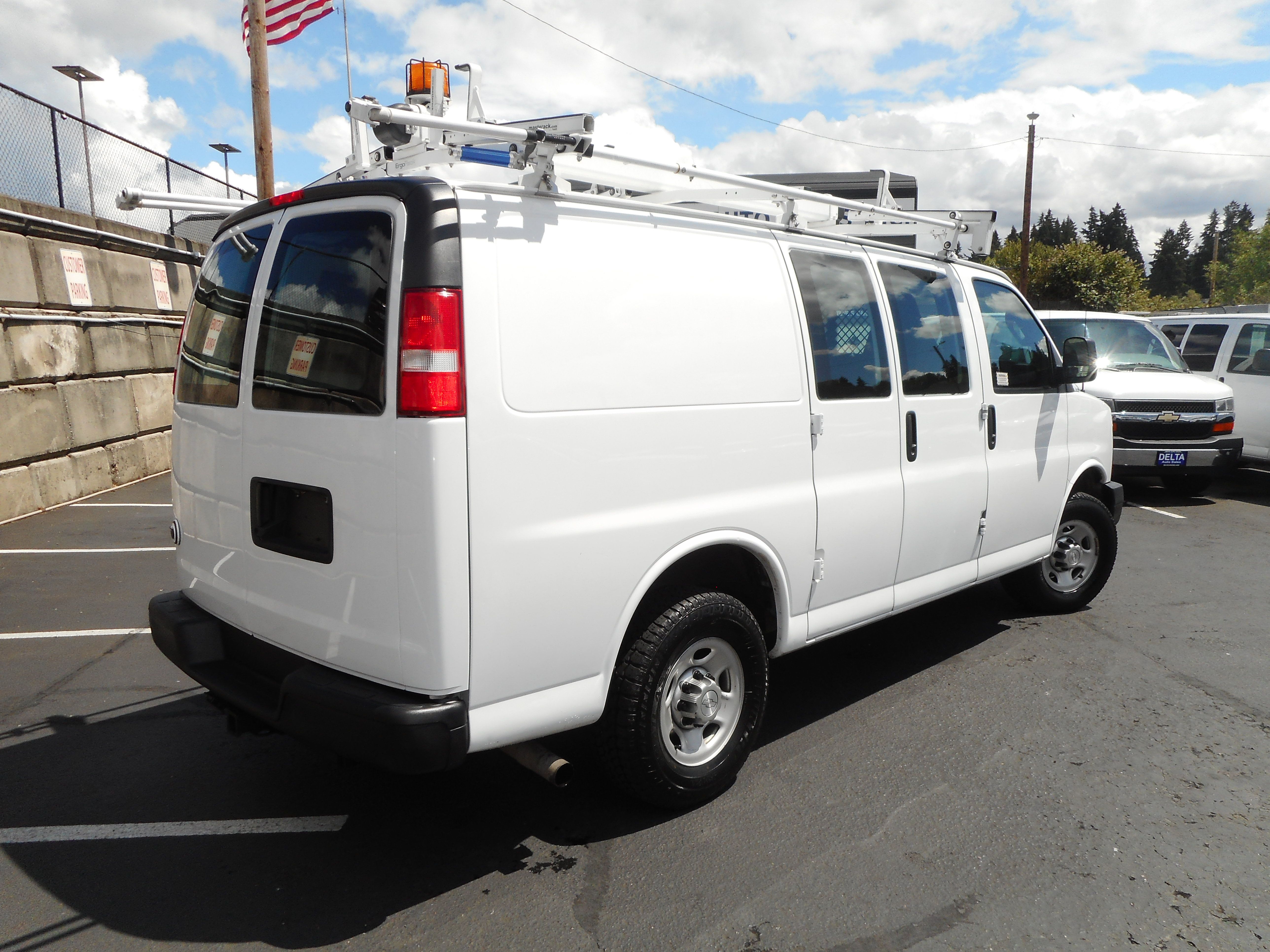Used 2016 Chevrolet Express 2500 w/ Cold Climate Package RWD image 7