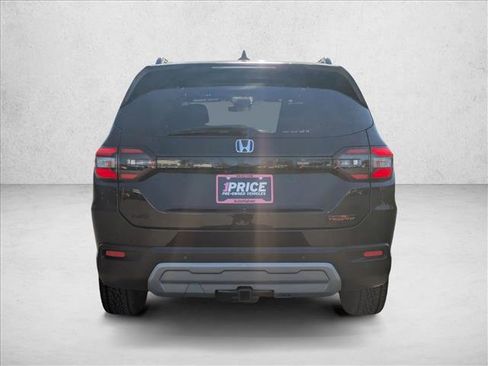Used 2024 Honda Pilot TrailSport image 5