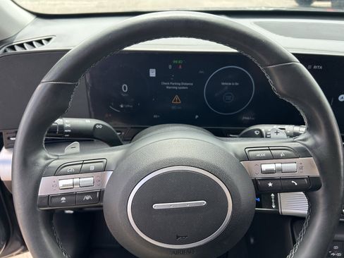 Used 2024 Hyundai Kona Limited FWD image 13