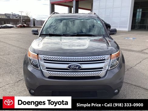 Used 2013 Ford Explorer XLT image 2