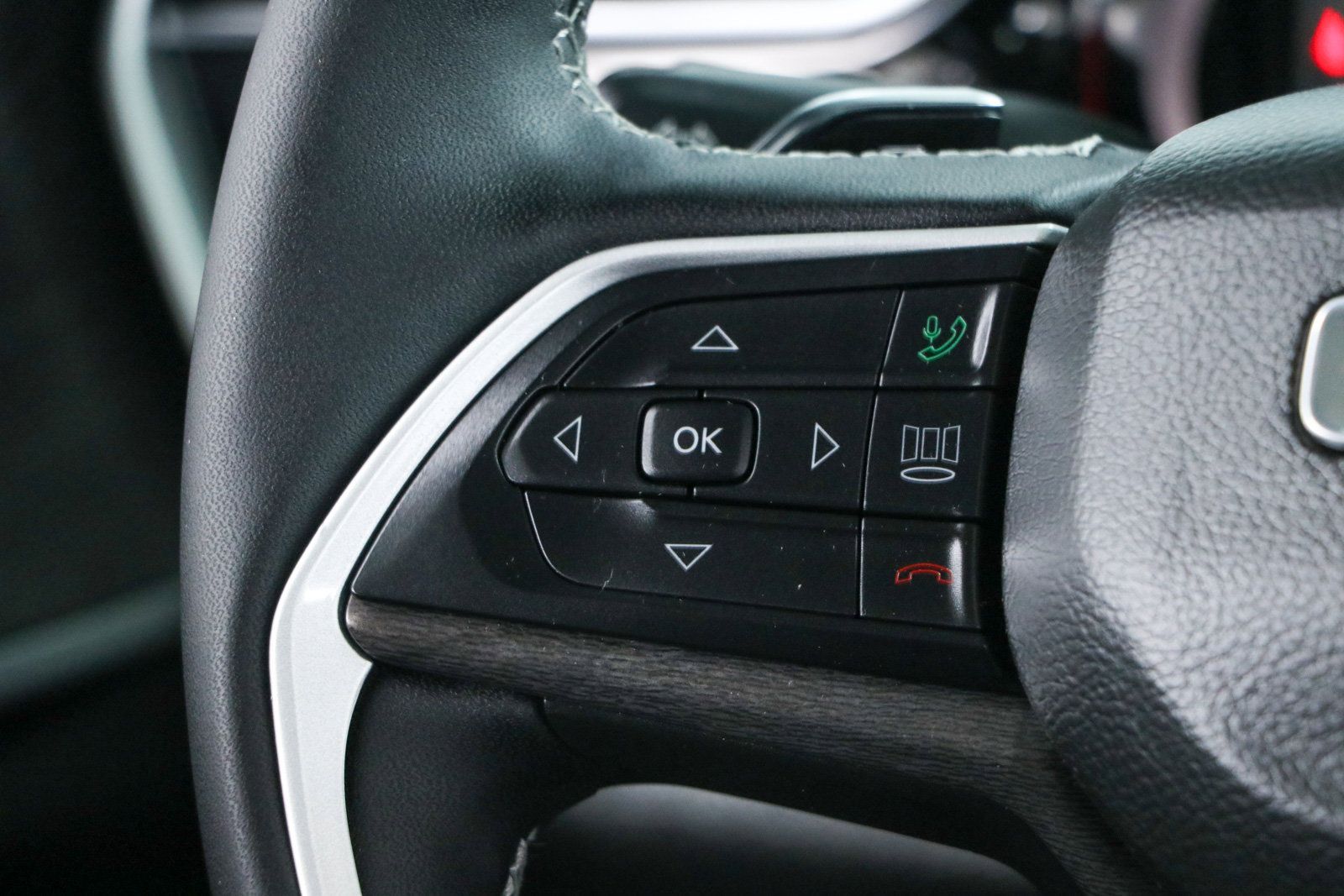 Used 2023 Jeep Grand Cherokee 4WD 4xe image 13