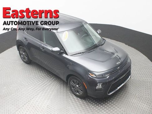 Used 2021 Kia Soul S FWD image 3