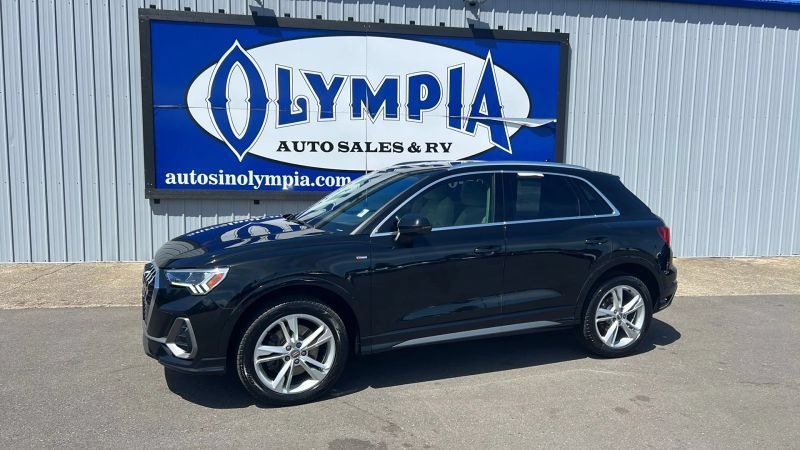 Used 2019 Audi Q3 2.0T Premium Plus w/ Premium Plus Package AWD/4WD image 1