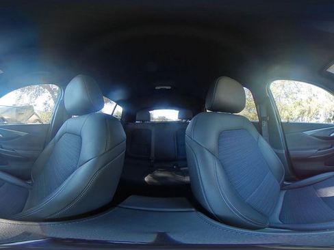 Used 2025 Buick Envista Preferred image 36