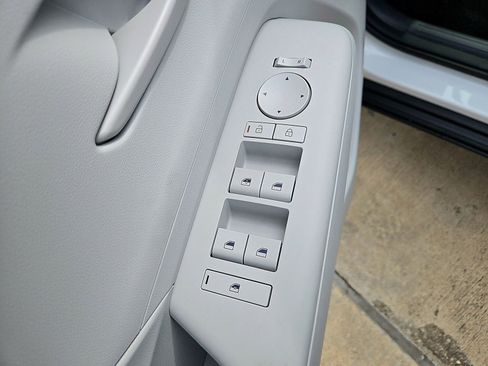 New 2026 Hyundai Kona SE FWD image 19