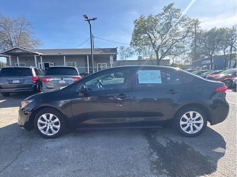 Used 2023 Toyota Corolla LE image 4