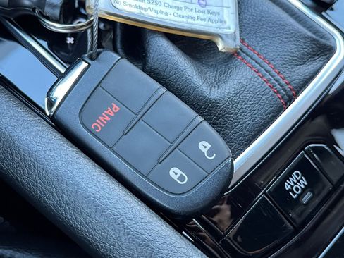 Used 2025 Jeep Compass Trailhawk AWD/4WD image 21