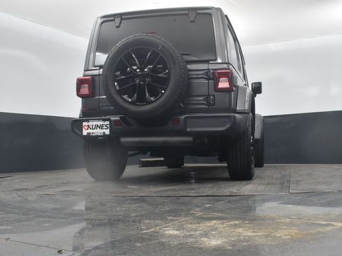 Used 2025 Jeep Wrangler Unlimited Sahara w/ Safety Group AWD/4WD image 34