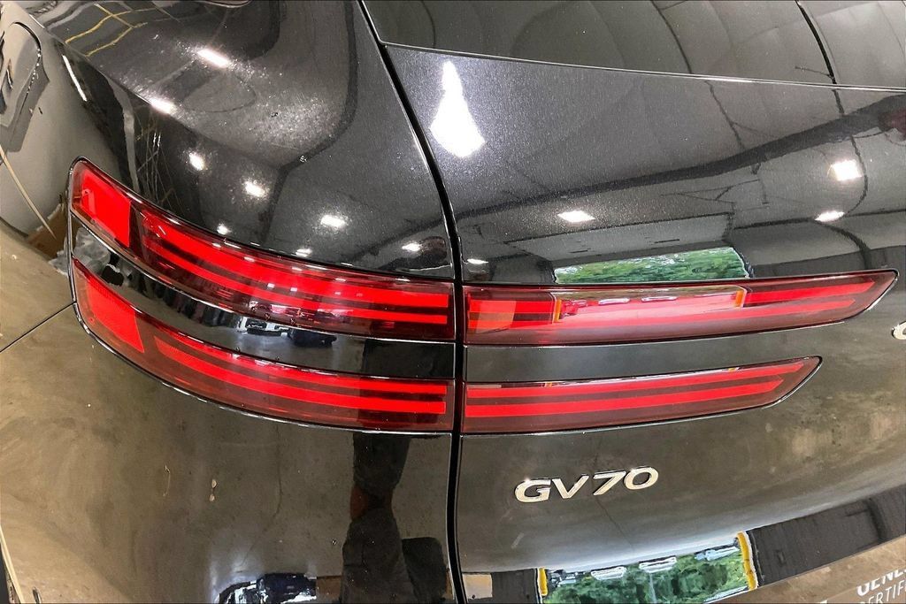 Used 2023 Genesis GV70 3.5T Sport w/ Sport Prestige Package AWD/4WD image 24