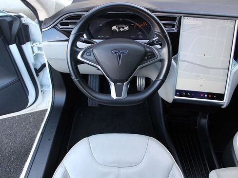 Used 2013 Tesla Model S Performance RWD image 2