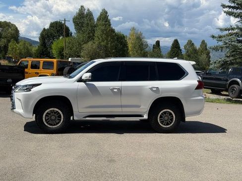 Used 2017 Lexus LX 570 4WD w/ Luxury Package image 16