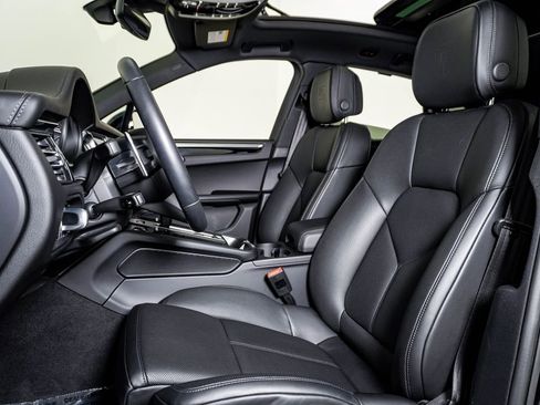 Certified 2026 Porsche Macan AWD/4WD image 5