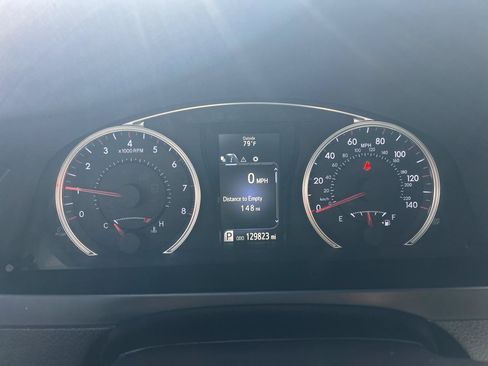 Used 2017 Toyota Camry XSE w/ Moonroof Package FWD image 18