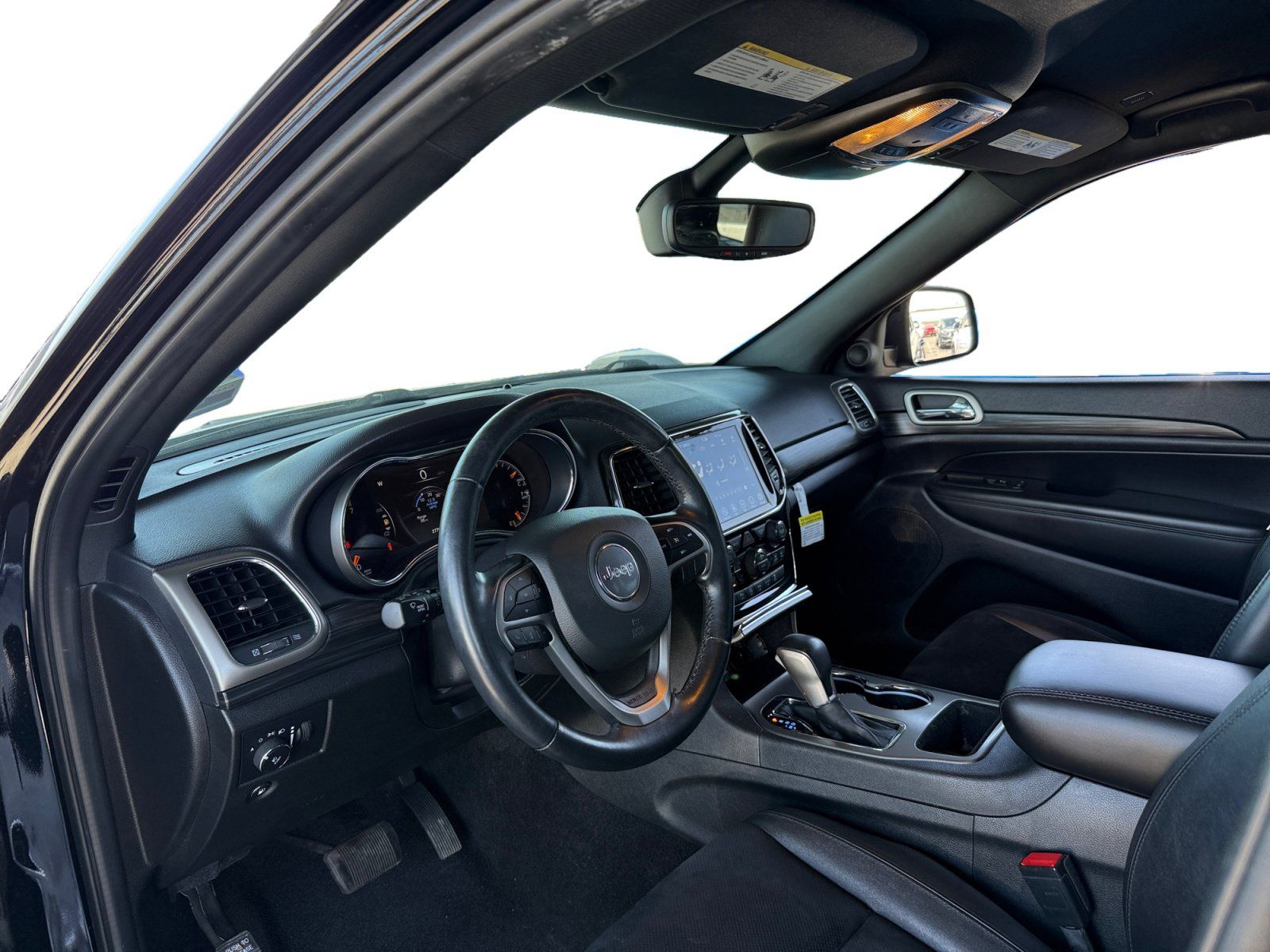 Used 2022 Jeep Grand Cherokee Laredo X RWD image 9