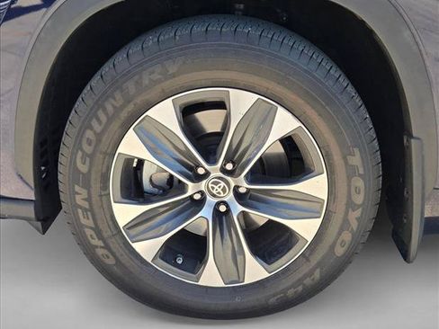 Used 2021 Toyota Highlander XLE FWD image 23
