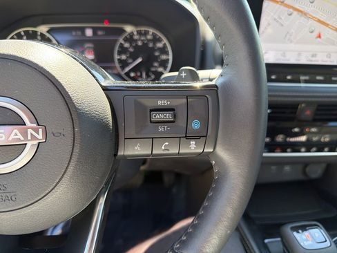 Used 2023 Nissan Rogue SL w/ SL Premium Package image 24