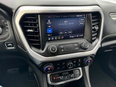 Used 2023 GMC Acadia SLT AWD/4WD image 11