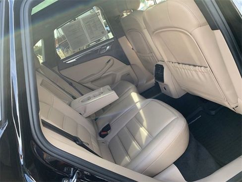Used 2021 Porsche Macan image 11