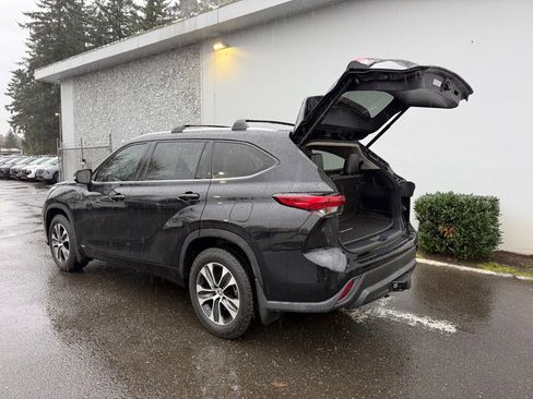 Used 2022 Toyota Highlander XLE image 13