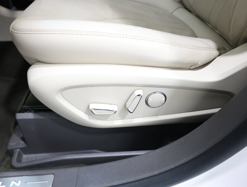 Used 2019 Lincoln Nautilus Reserve AWD/4WD image 14