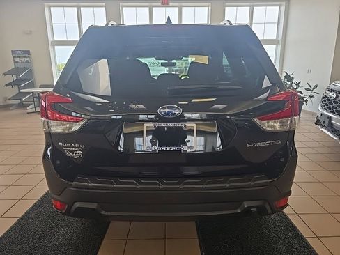 Used 2022 Subaru Forester Premium AWD/4WD image 6