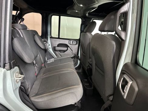 Used 2024 Jeep Wrangler Unlimited image 27